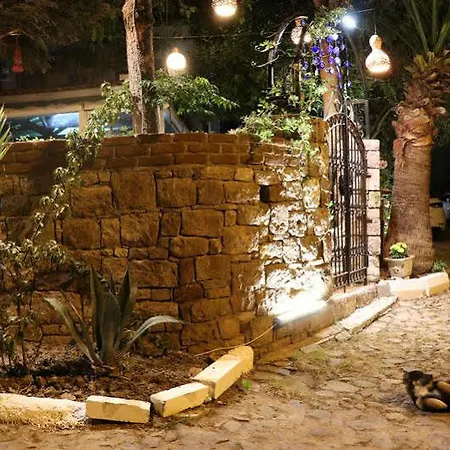 Cunda Nesos Konukevi 4*